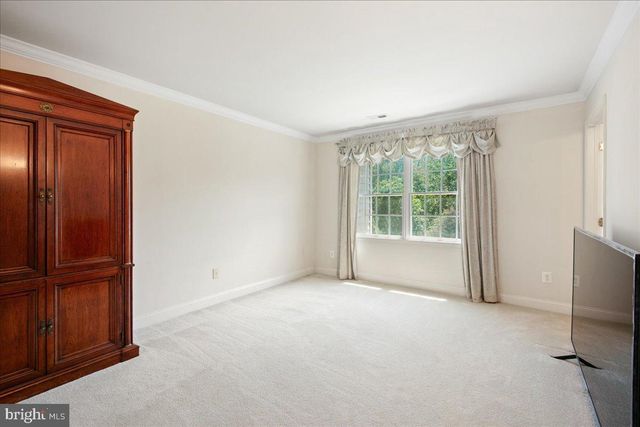 10243 BRITTENFORD DR, Vienna, VA 22182
