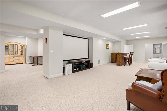 10243 BRITTENFORD DR, Vienna, VA 22182