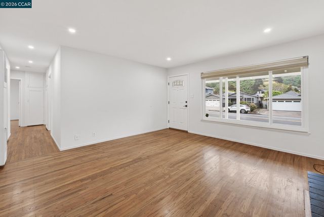 1559 Linda Mar Blvd, Pacifica, CA 94044