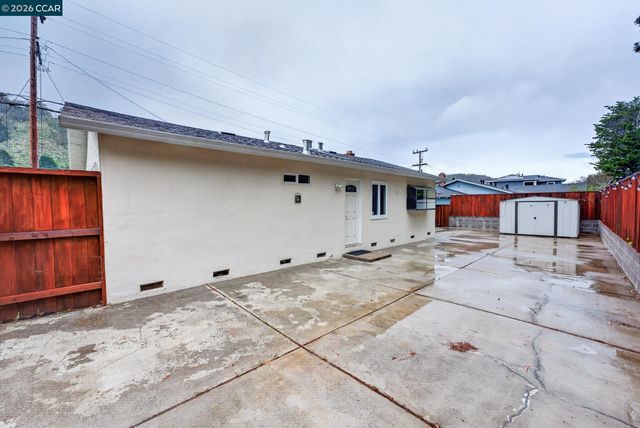 1559 Linda Mar Blvd, Pacifica, CA 94044