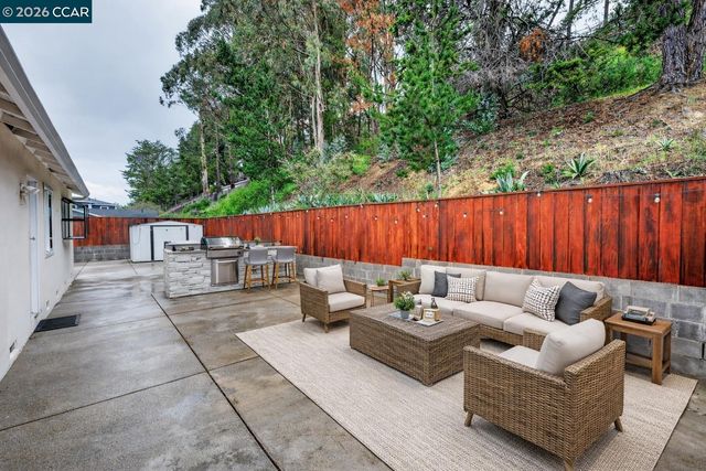 1559 Linda Mar Blvd, Pacifica, CA 94044