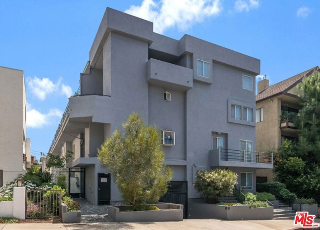 1222 N Kings Road 8, West Hollywood, CA 90069