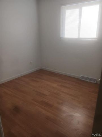 1157 Scott, St Louis, MO 63138