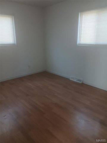 1157 Scott, St Louis, MO 63138