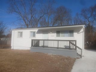 1157 Scott, St Louis, MO 63138