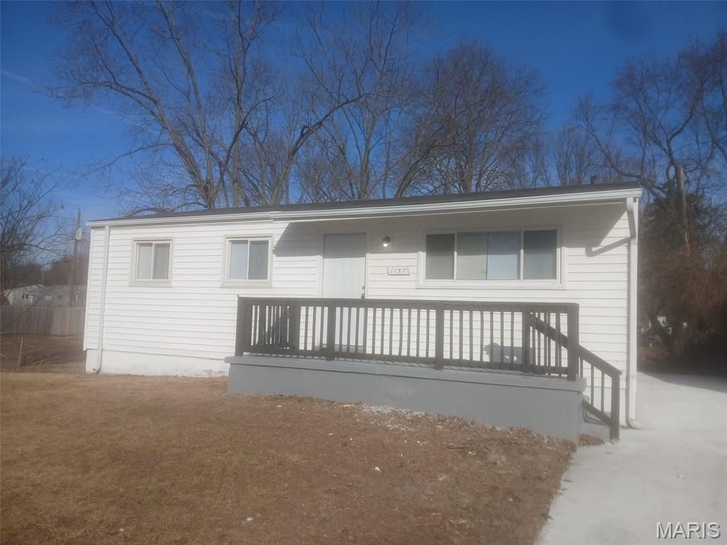1157 Scott, St Louis, MO 63138