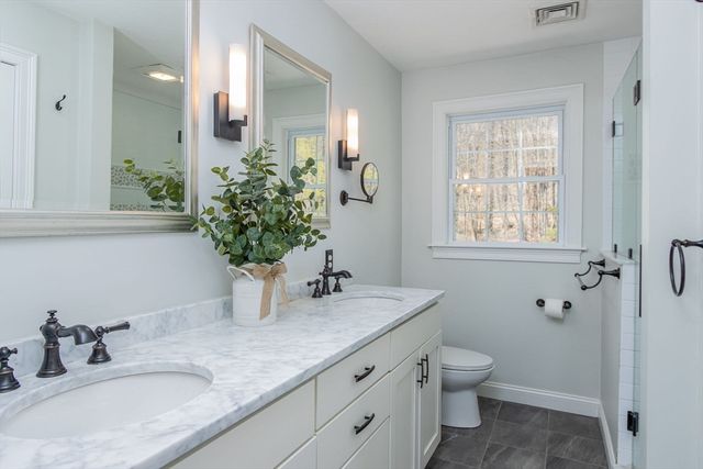 515 Old Dunstable Rd, Groton, MA 01450