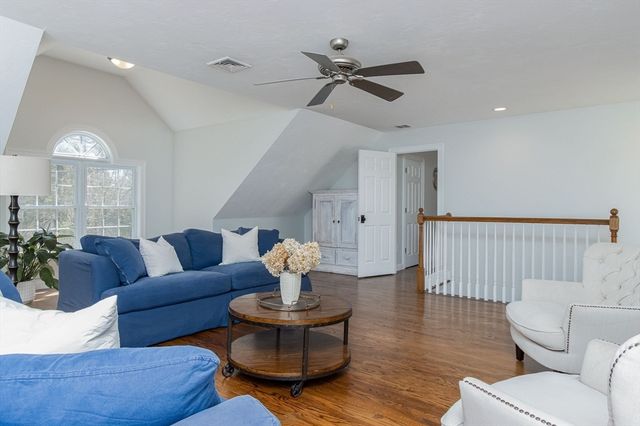 515 Old Dunstable Rd, Groton, MA 01450
