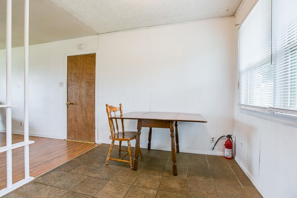 Image 10 of property listing at 2548 A&m Avenue, San Angelo, TX 76904