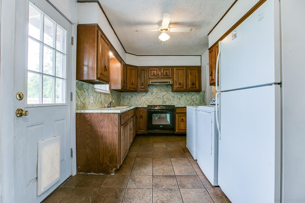 Image 11 of property listing at 2548 A&m Avenue, San Angelo, TX 76904
