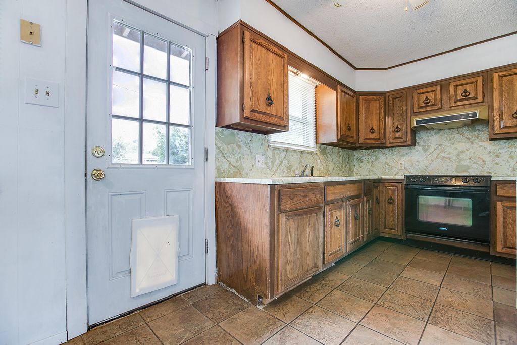 Image 12 of property listing at 2548 A&m Avenue, San Angelo, TX 76904