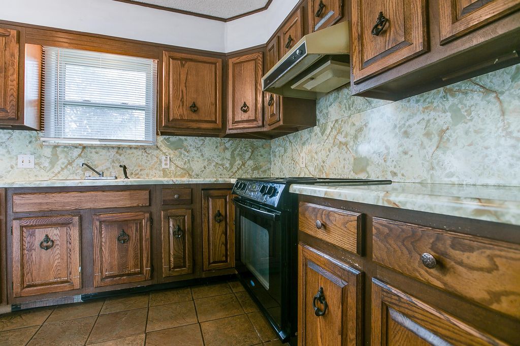 Image 14 of property listing at 2548 A&m Avenue, San Angelo, TX 76904