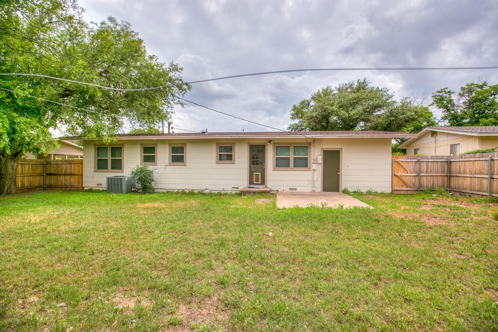 Image 26 of property listing at 2548 A&m Avenue, San Angelo, TX 76904
