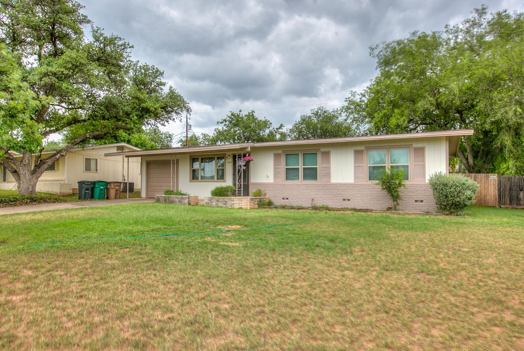 Image 3 of property listing at 2548 A&m Avenue, San Angelo, TX 76904