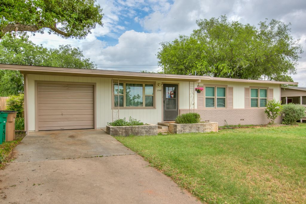 Image 4 of property listing at 2548 A&m Avenue, San Angelo, TX 76904