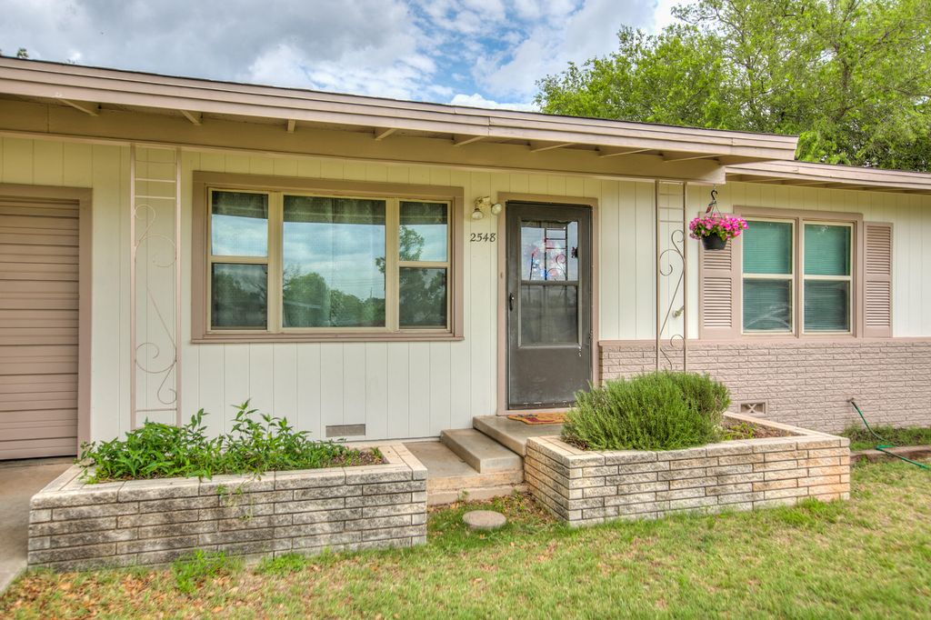 Image 5 of property listing at 2548 A&m Avenue, San Angelo, TX 76904