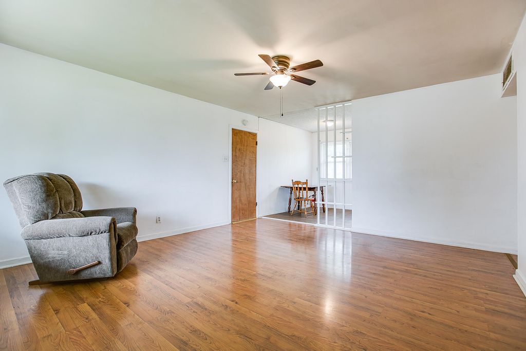 Image 6 of property listing at 2548 A&m Avenue, San Angelo, TX 76904
