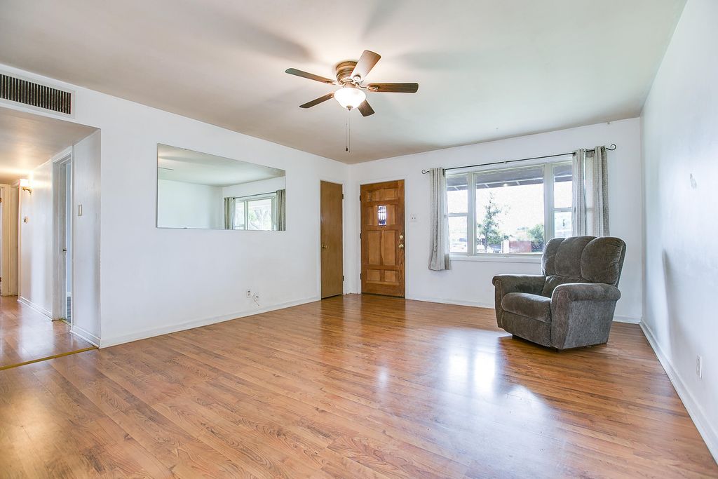 Image 7 of property listing at 2548 A&m Avenue, San Angelo, TX 76904