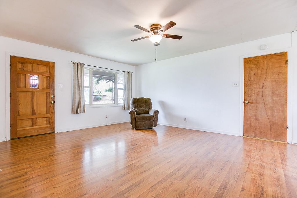 Image 8 of property listing at 2548 A&m Avenue, San Angelo, TX 76904