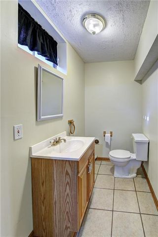 607 NE Karapat Drive, Kansas City, MO 64155