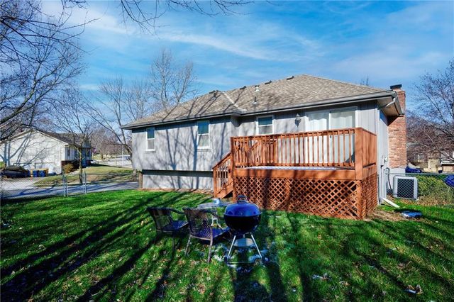 607 NE Karapat Drive, Kansas City, MO 64155