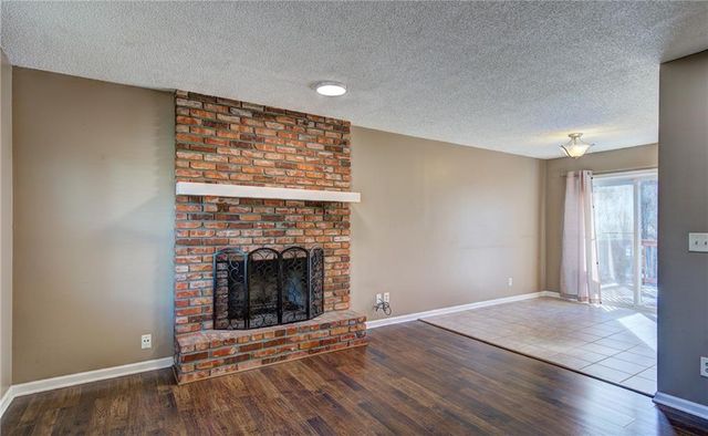 607 NE Karapat Drive, Kansas City, MO 64155