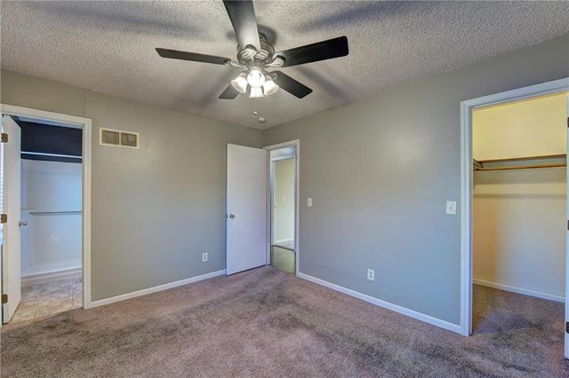 607 NE Karapat Drive, Kansas City, MO 64155