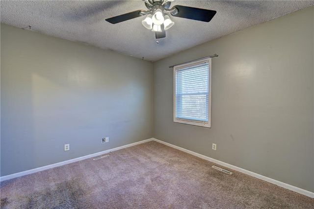 607 NE Karapat Drive, Kansas City, MO 64155