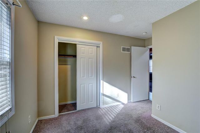 607 NE Karapat Drive, Kansas City, MO 64155