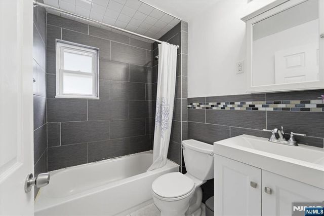 233 Maple Street, Kearny, NJ 07032
