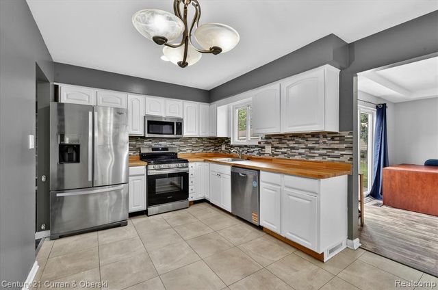 35669 Hees Street, Livonia, MI 48150