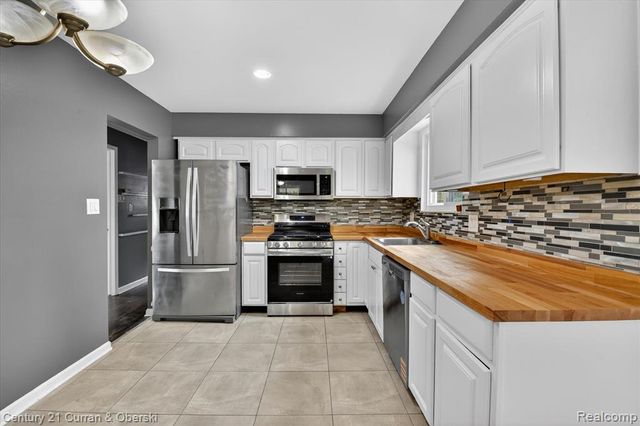 35669 Hees Street, Livonia, MI 48150