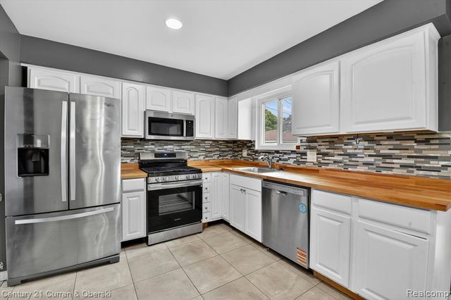 35669 Hees Street, Livonia, MI 48150