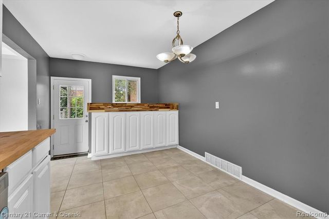 35669 Hees Street, Livonia, MI 48150