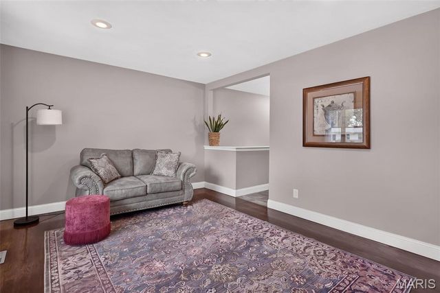 3064 Sedan Drive, St Louis, MO 63125