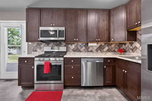 3064 Sedan Drive, St Louis, MO 63125