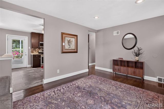 3064 Sedan Drive, St Louis, MO 63125