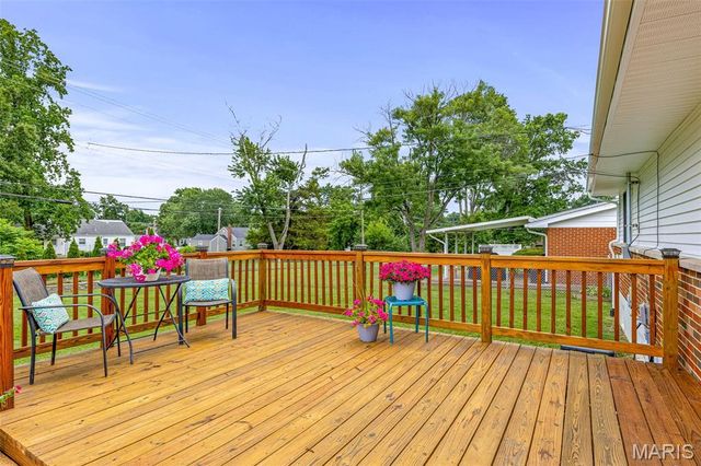 3064 Sedan Drive, St Louis, MO 63125