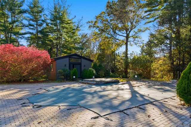 108 Bacon Road, Old Westbury, NY 11568