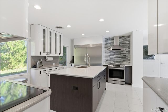 108 Bacon Road, Old Westbury, NY 11568