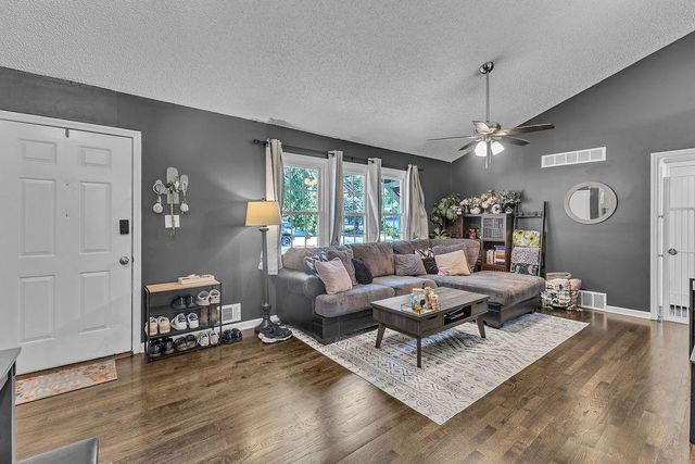 7414 Park Forest Lane, Kansas City, MO 64152