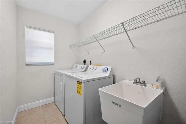 1456 SE 13th TER, Cape Coral, FL 33990