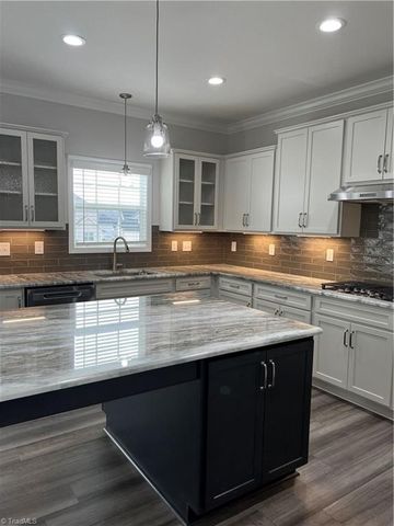 1096 Hollow Creek Lane 16, Kernersville, NC 27284