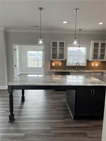 1096 Hollow Creek Lane 16, Kernersville, NC 27284