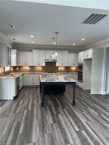 1096 Hollow Creek Lane 16, Kernersville, NC 27284