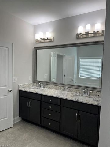 1096 Hollow Creek Lane 16, Kernersville, NC 27284