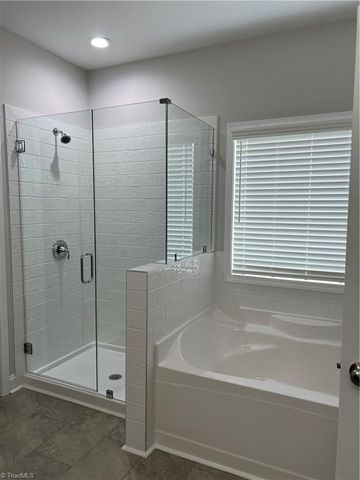 1096 Hollow Creek Lane 16, Kernersville, NC 27284