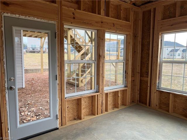 1096 Hollow Creek Lane 16, Kernersville, NC 27284