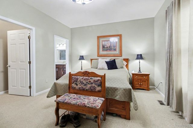 5744 Hidden Lane Court, White Lake Charter Township, MI 48383