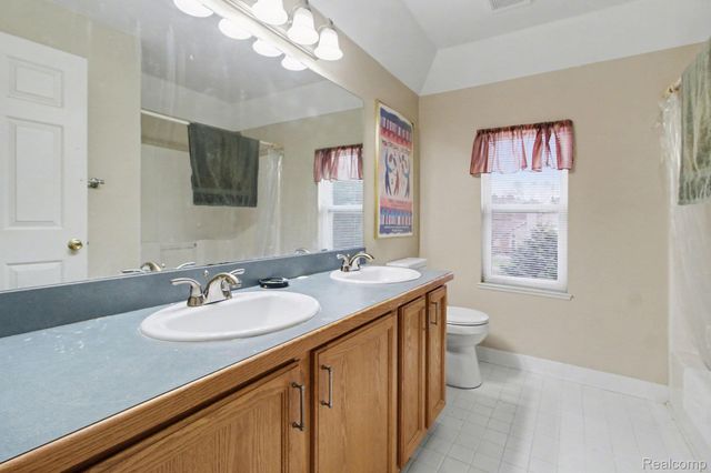 5744 Hidden Lane Court, White Lake Charter Township, MI 48383